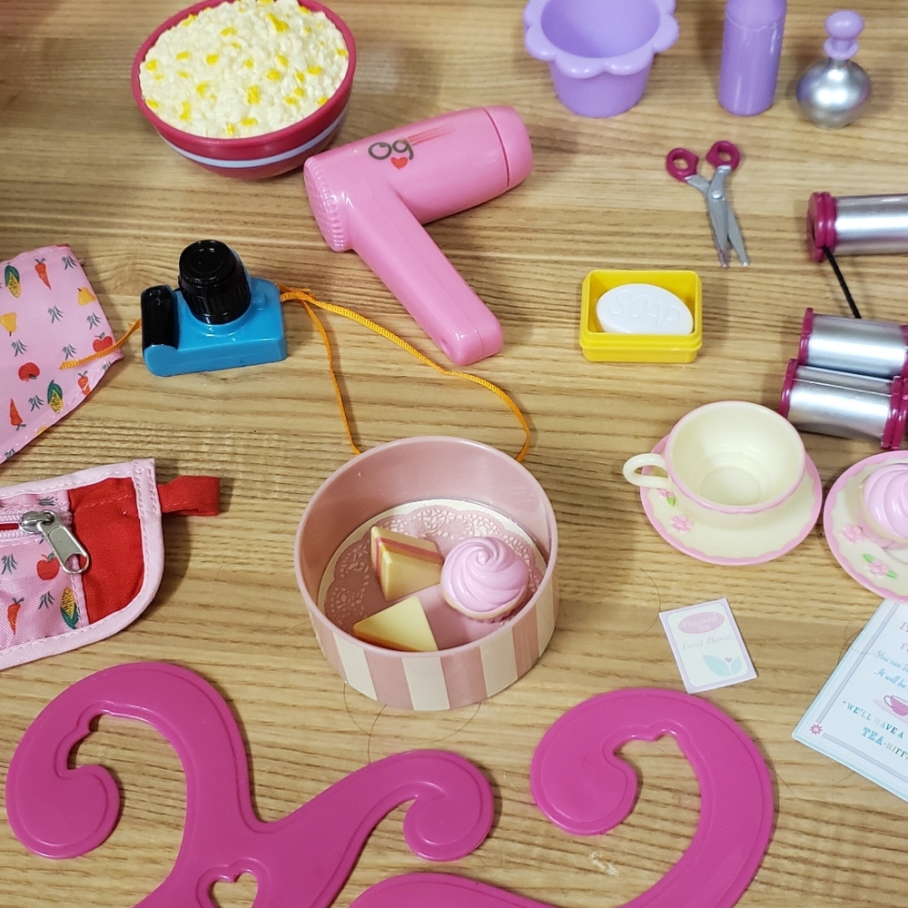 OUR GENERATION DOLL ACCESSORIES - Picture 4 of 16